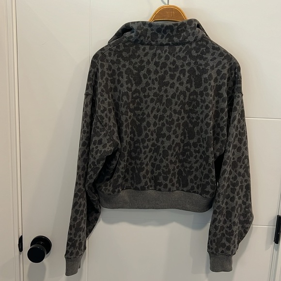 Victoria’s Secret 1/4 zip crop sweater size medium - Picture 6 of 8